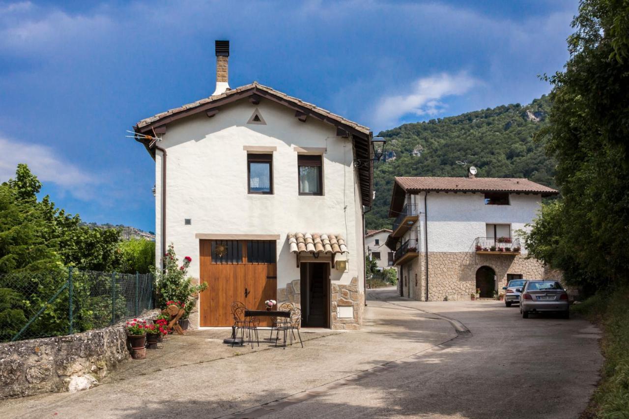 Casa Lizarrosta en Nacadero del Urederra Baquedano Exterior foto
