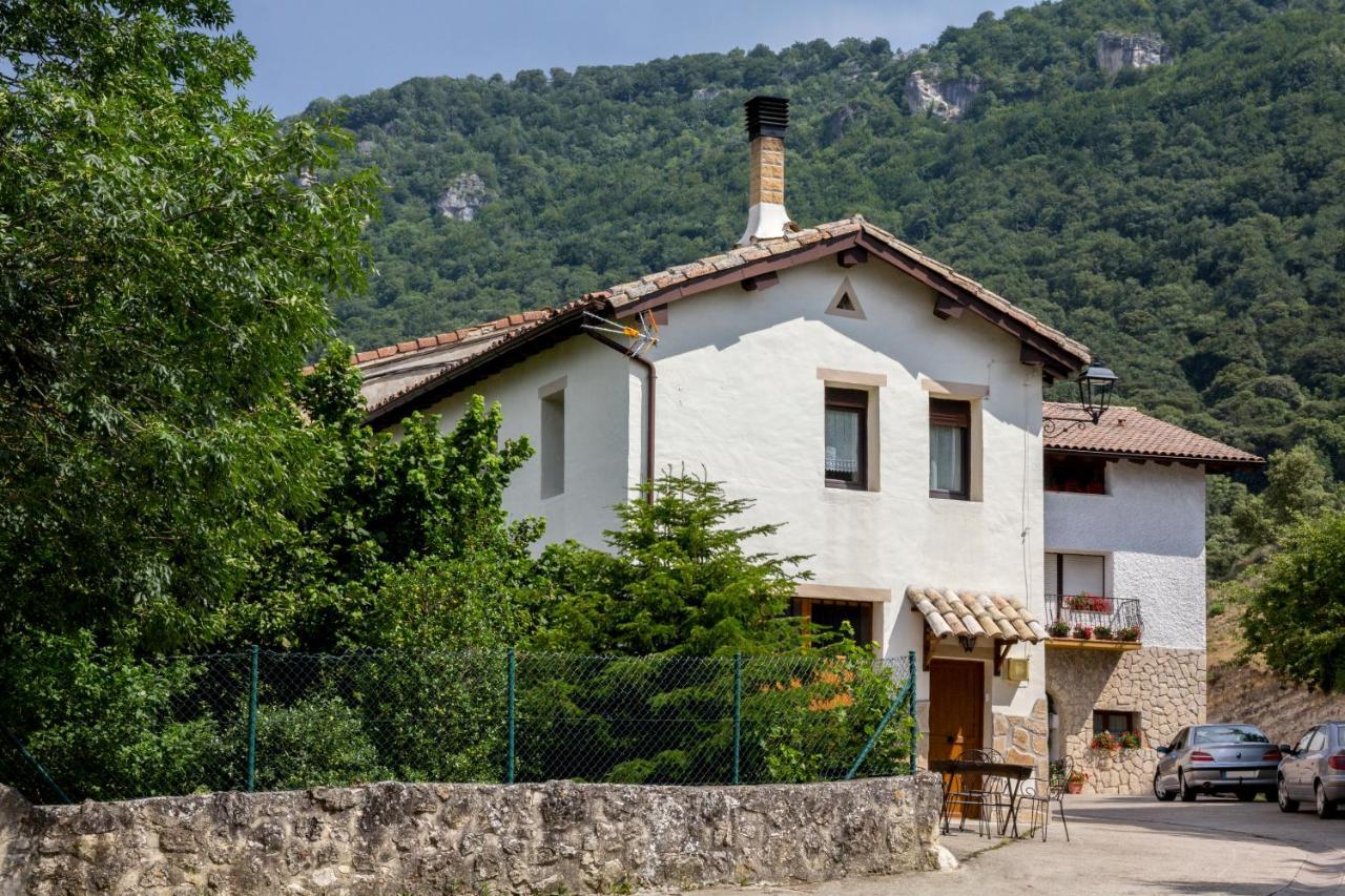 Casa Lizarrosta en Nacadero del Urederra Baquedano Exterior foto